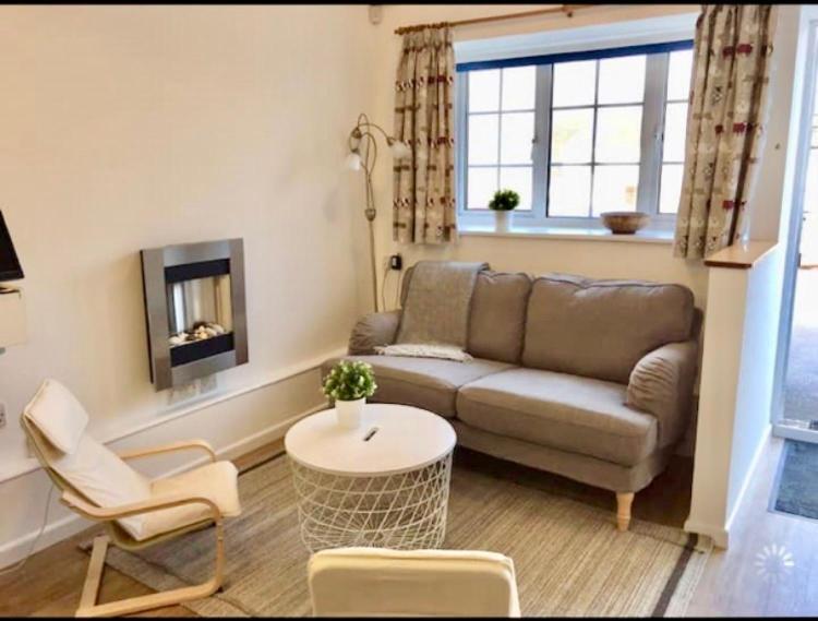 Great Price, Lovely Comfy Flat.2 Mins From The Sea 라임레지스 외부 사진